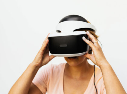 VR-bril voor onderzoek OU en TB Innovators over dementie